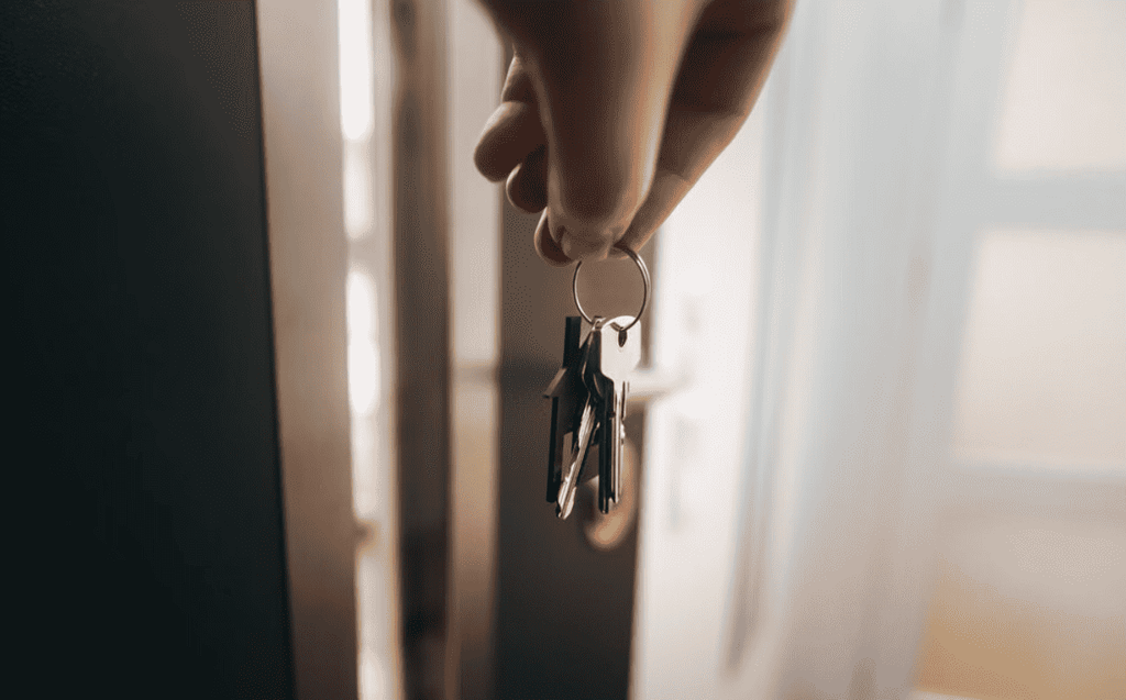 Hold My Hand Wholesale Review: Is This Community Legit? (2026) Hold My Hand Wholesale Review